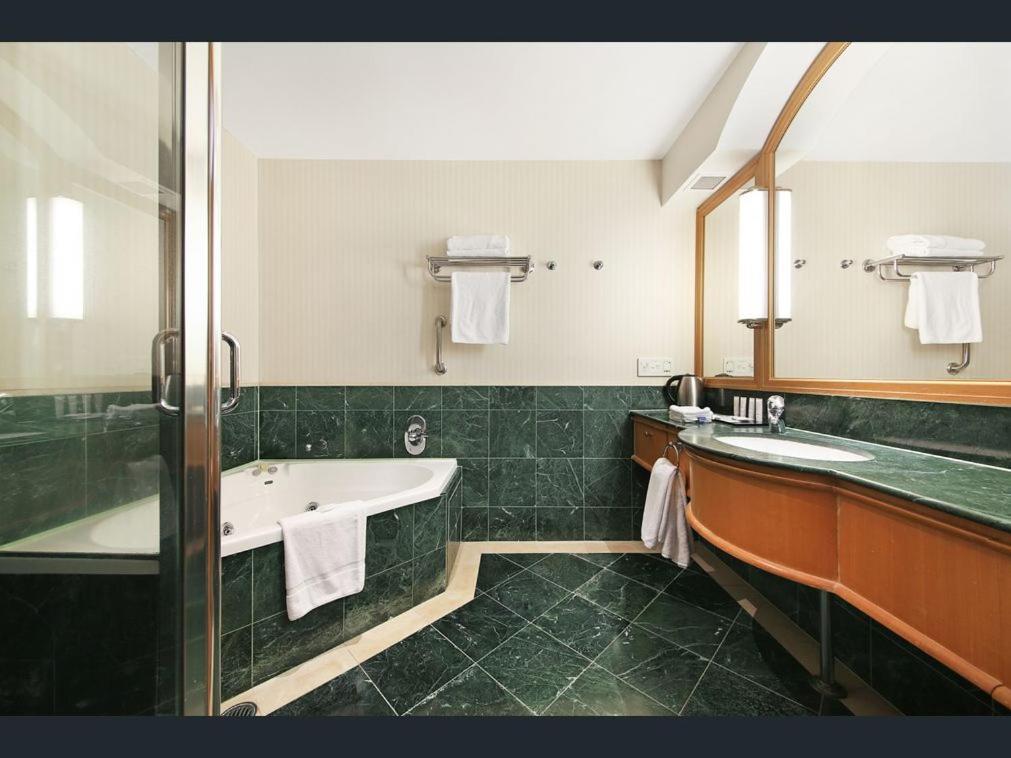 Deluxe Private Apartment And Studio - Ocean Views Gold Coast Eksteriør billede