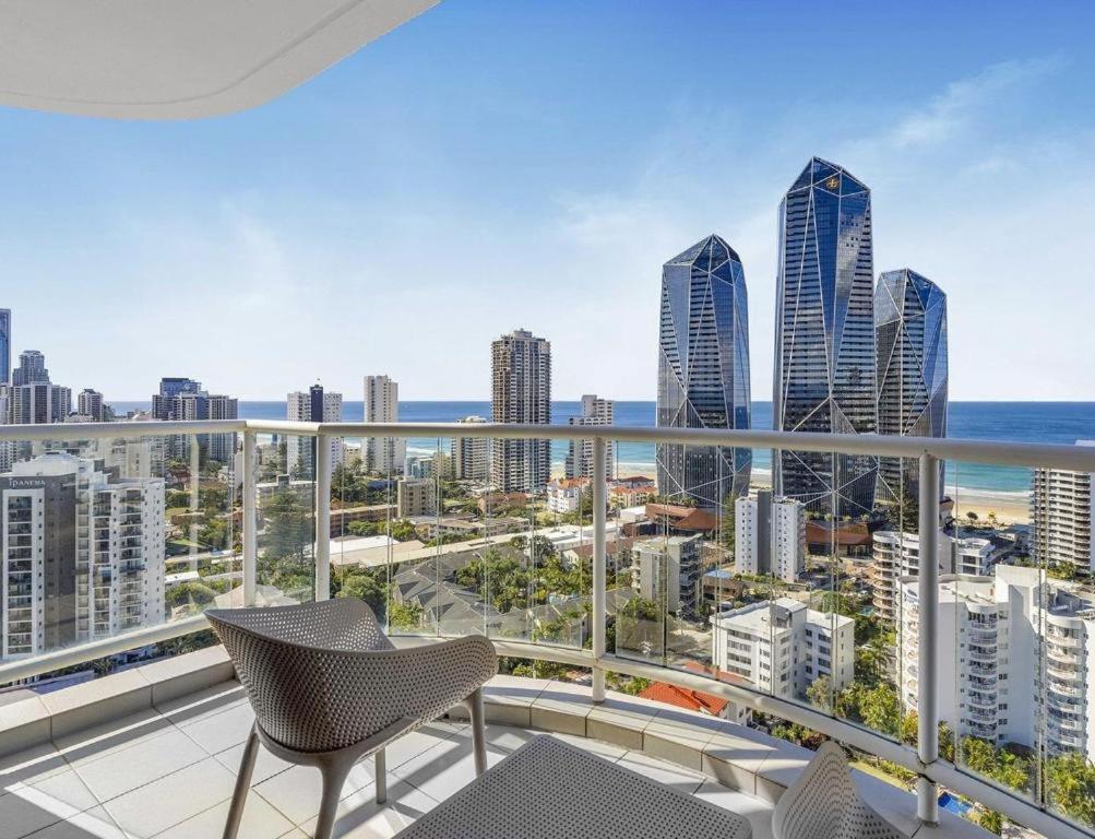 Deluxe Private Apartment And Studio - Ocean Views Gold Coast Eksteriør billede