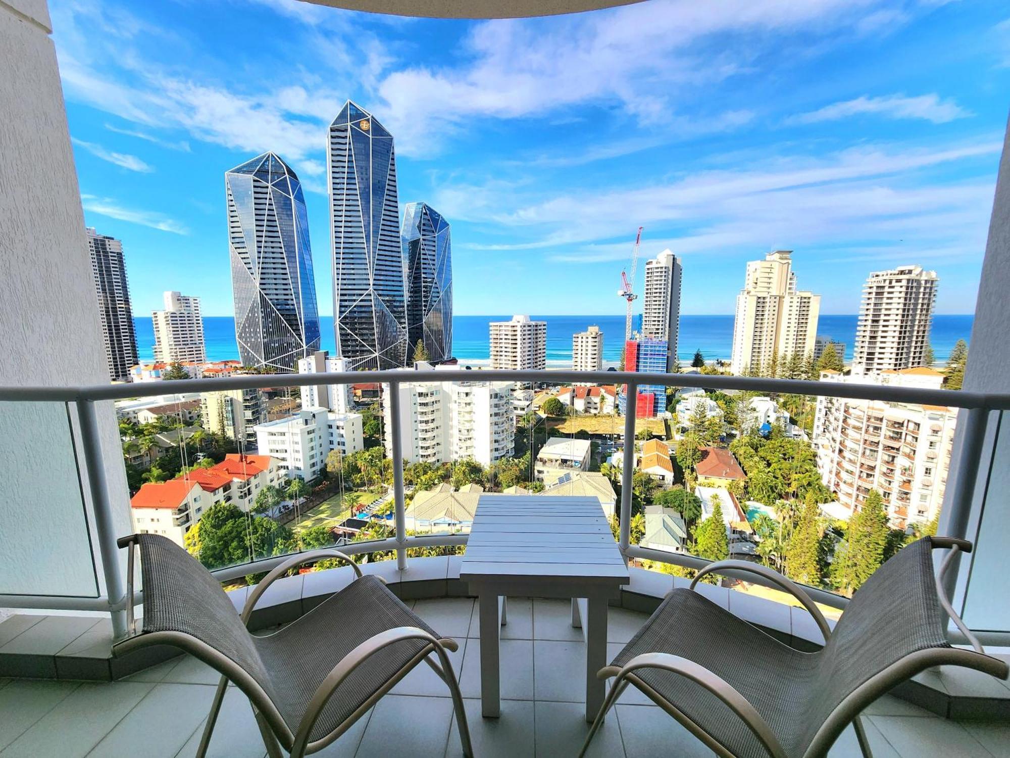 Deluxe Private Apartment And Studio - Ocean Views Gold Coast Eksteriør billede