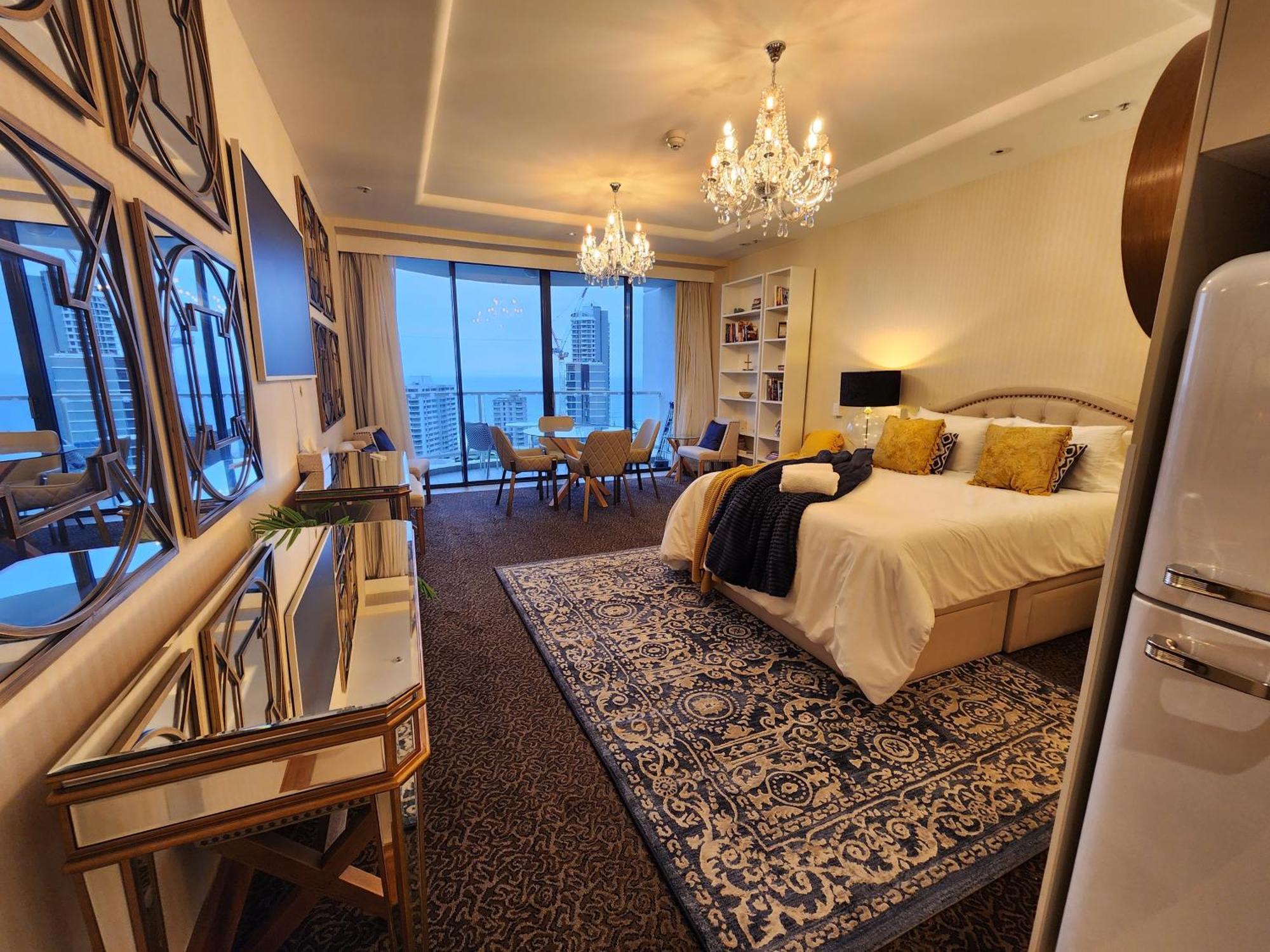 Deluxe Private Apartment And Studio - Ocean Views Gold Coast Eksteriør billede