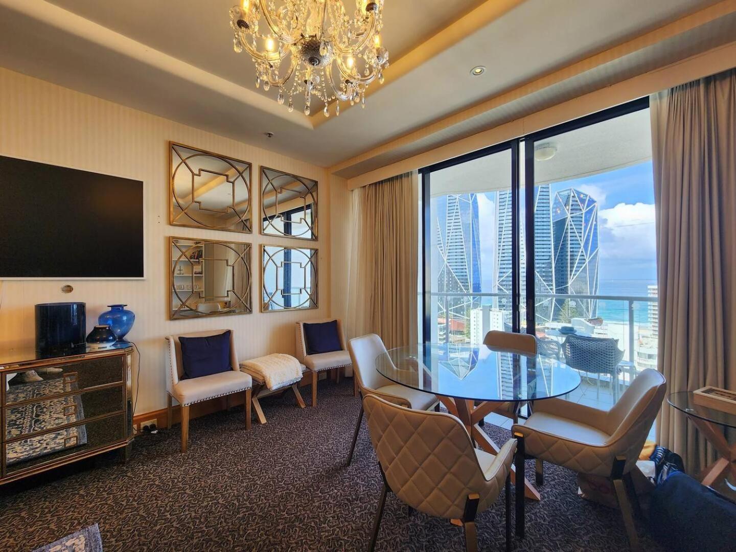 Deluxe Private Apartment And Studio - Ocean Views Gold Coast Eksteriør billede